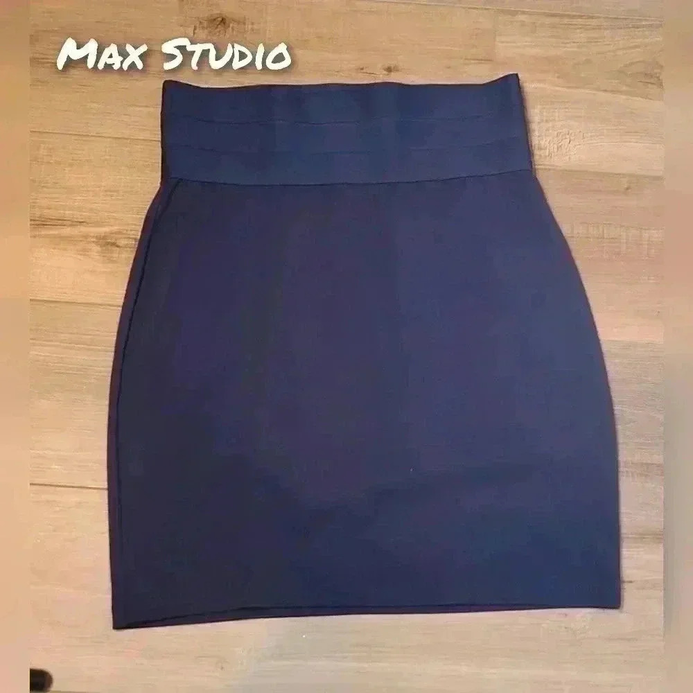 Max Studio navy pencil Medium skirt stretchy